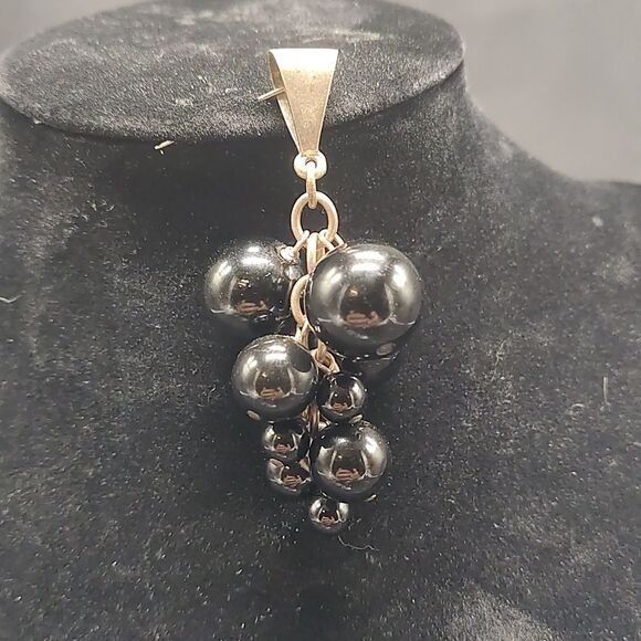 Sterling Silver And Onyx Graduated Spheres Pendant - Picture 2 of 3
